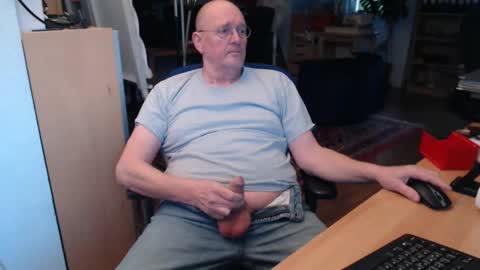 WeTwo online show from 01.28.25