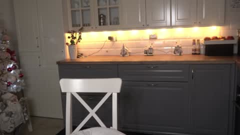 Victoria Maria online show from 12.04.24