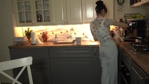 Victoria Maria online show from 12.31.24