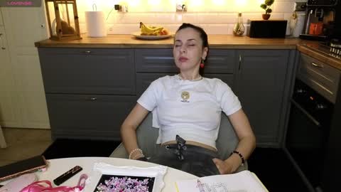 Victoria Maria online show from 01.13.25