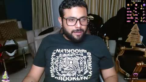 Snapshot of whispers_caplan chatting on 02.12.25 yors online show from 02.12.25