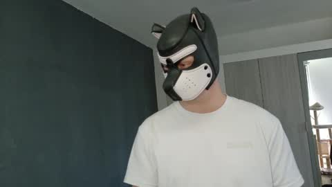 Snapshot of white_pup chatting on 04.21.26 white_pup online show from 04.21.26