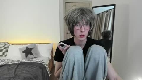 Snapshot of white_vibee chatting on 04.15.26 Stefan online show from 04.15.26