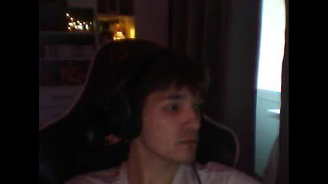 Snapshot of whitekingg chatting on 11.24.25 whitekingg online show from 11.24.25