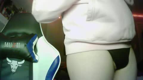 Snapshot of whiteweapon88 chatting on 02.14.26 whiteweapon88 online show from 02.14.26