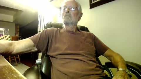 whofcares2 online show from 10.18.25