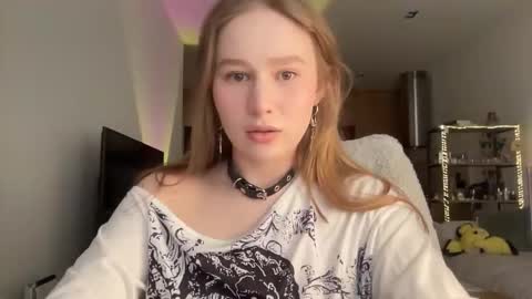 Snapshot of whoisalisa chatting on 02.04.26 Alisa online show from 02.04.26