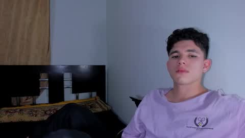 Snapshot of whos_he chatting on 12.01.25 whos_he online show from 12.01.25