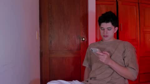 whos_he online show from 01.06.26