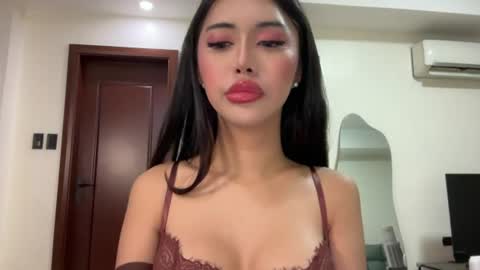 Snapshot of whoss_sofia chatting on 06.26.26 Sofia online show from 06.26.26