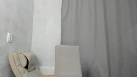 Snapshot of why_again_me chatting on 04.18.26 Veronica online show from 04.18.26