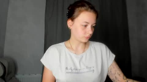 Snapshot of why_again_me chatting on 04.18.26 Veronica online show from 04.18.26