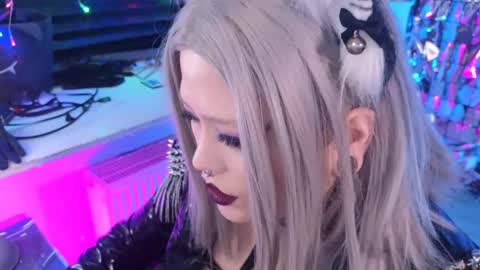 Snapshot of wickedxqueen chatting on 03.01.25 Laura  online show from 03.01.25