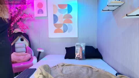 Snapshot of wife_mature chatting on 06.05.26 sussy online show from 06.05.26