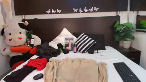 Snapshot of wife_mature chatting on 06.27.26 sussy online show from 06.27.26