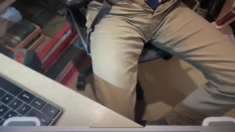 Snapshot of wiggo8 chatting on 01.12.25 HornDawg online show from 01.12.25