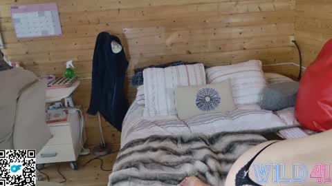 Snapshot of wild41 chatting on 04.01.26 RoanWild Wild online show from 04.01.26