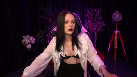 Snapshot of wild_alice_me chatting on 04.18.26 Alice online show from 04.18.26