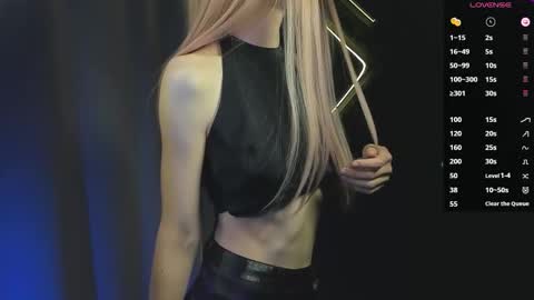 Snapshot of wild_chery chatting on 11.05.25 wild_chery online show from 11.05.25