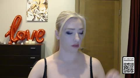 Snapshot of wild_silk_desire chatting on 03.29.26 Alina online show from 03.29.26