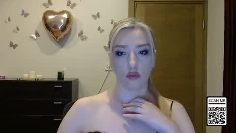 Snapshot of wild_silk_desire chatting on 04.21.26 Alina online show from 04.21.26