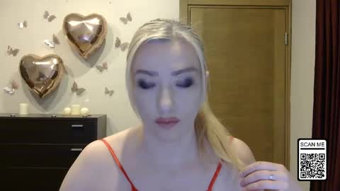 Snapshot of wild_silk_desire chatting on 04.27.26 Alina online show from 04.27.26