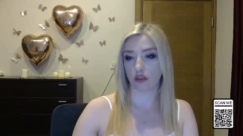 Snapshot of wild_silk_desire chatting on 04.28.26 Alina online show from 04.28.26