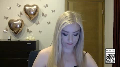 Snapshot of wild_silk_desire chatting on 05.22.26 Alina online show from 05.22.26