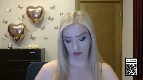 Snapshot of wild_silk_desire chatting on 05.26.26 Alina online show from 05.26.26