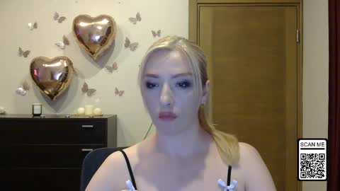 Snapshot of wild_silk_desire chatting on 05.27.26 Alina online show from 05.27.26
