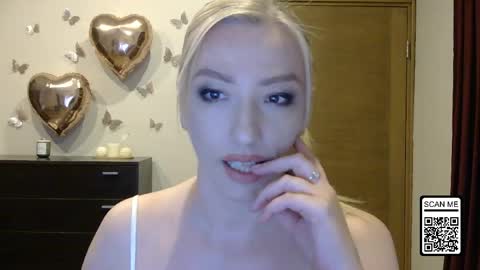 Snapshot of wild_silk_desire chatting on 05.31.26 Alina online show from 05.31.26