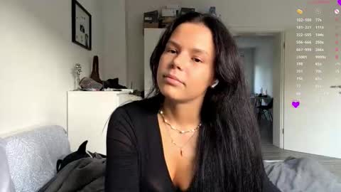 Mia online show from 11.02.25