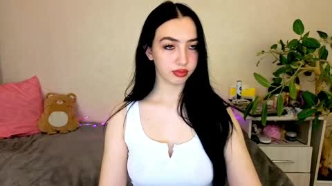 Snapshot of wildkittenx_ chatting on 05.17.26 Alena online show from 05.17.26
