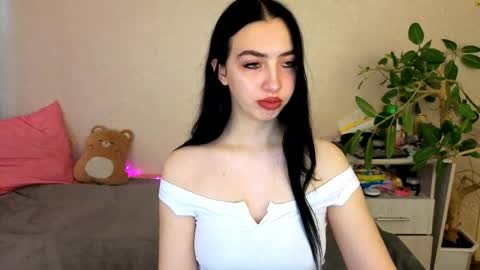 Snapshot of wildkittenx_ chatting on 05.18.26 Alena online show from 05.18.26