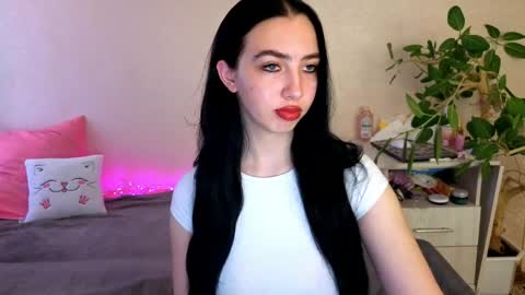 Snapshot of wildkittenx_ chatting on 05.25.26 Alena online show from 05.25.26