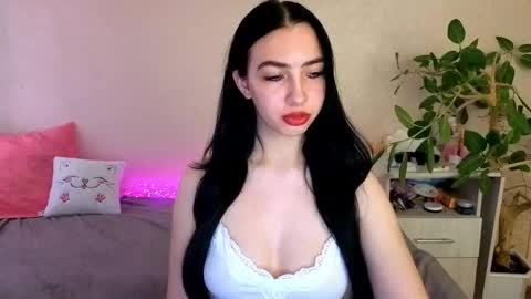 Snapshot of wildkittenx_ chatting on 05.26.26 Alena online show from 05.26.26