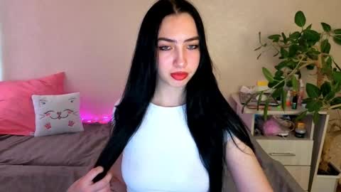 Snapshot of wildkittenx_ chatting on 05.29.26 Alena online show from 05.29.26