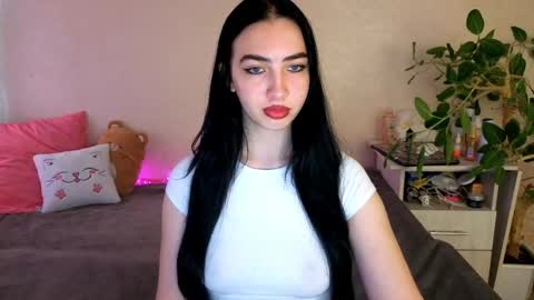 Snapshot of wildkittenx_ chatting on 06.04.26 Alena online show from 06.04.26