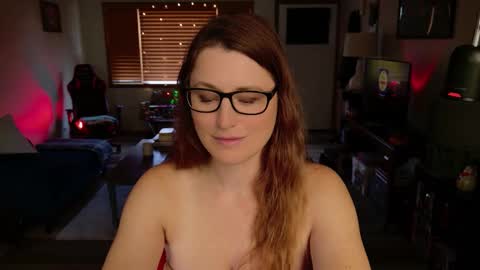 Snapshot of wildsouthernpeach chatting on 10.14.25 Ivy online show from 10.14.25