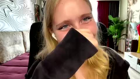 Anny online show from 06.11.26
