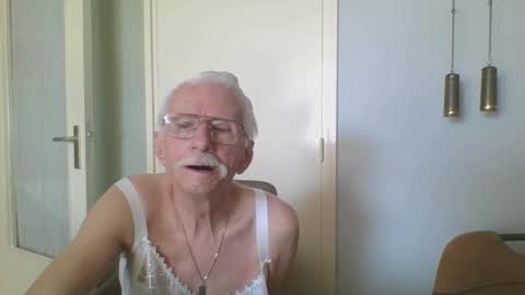 Snapshot of willem77779 chatting on 04.22.26 willem77779 online show from 04.22.26