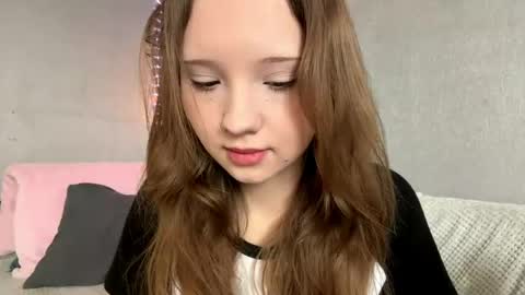 Snapshot of willenasow chatting on 06.07.26 Olivia online show from 06.07.26