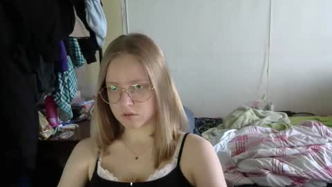 Snapshot of willenasow chatting on 07.17.26 Olivia online show from 07.17.26