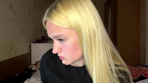 Snapshot of willettealfiero chatting on 05.17.26 Sophia online show from 05.17.26
