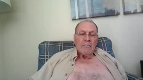 Snapshot of willnedoher chatting on 01.06.25 Willhedoher online show from 01.06.25