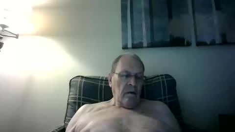 Snapshot of willnedoher chatting on 10.11.25 Willhedoher online show from 10.11.25