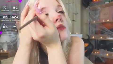 Mary online show from 10.31.25