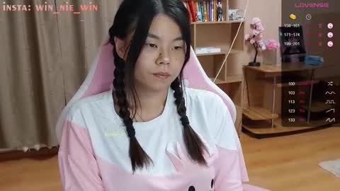 Snapshot of win_nie chatting on 09.08.25 Winnie online show from 09.08.25