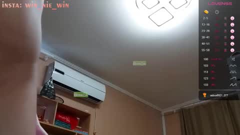 Snapshot of win_nie chatting on 09.28.25 Winnie online show from 09.28.25