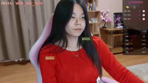 Snapshot of win_nie chatting on 09.29.25 Winnie online show from 09.29.25